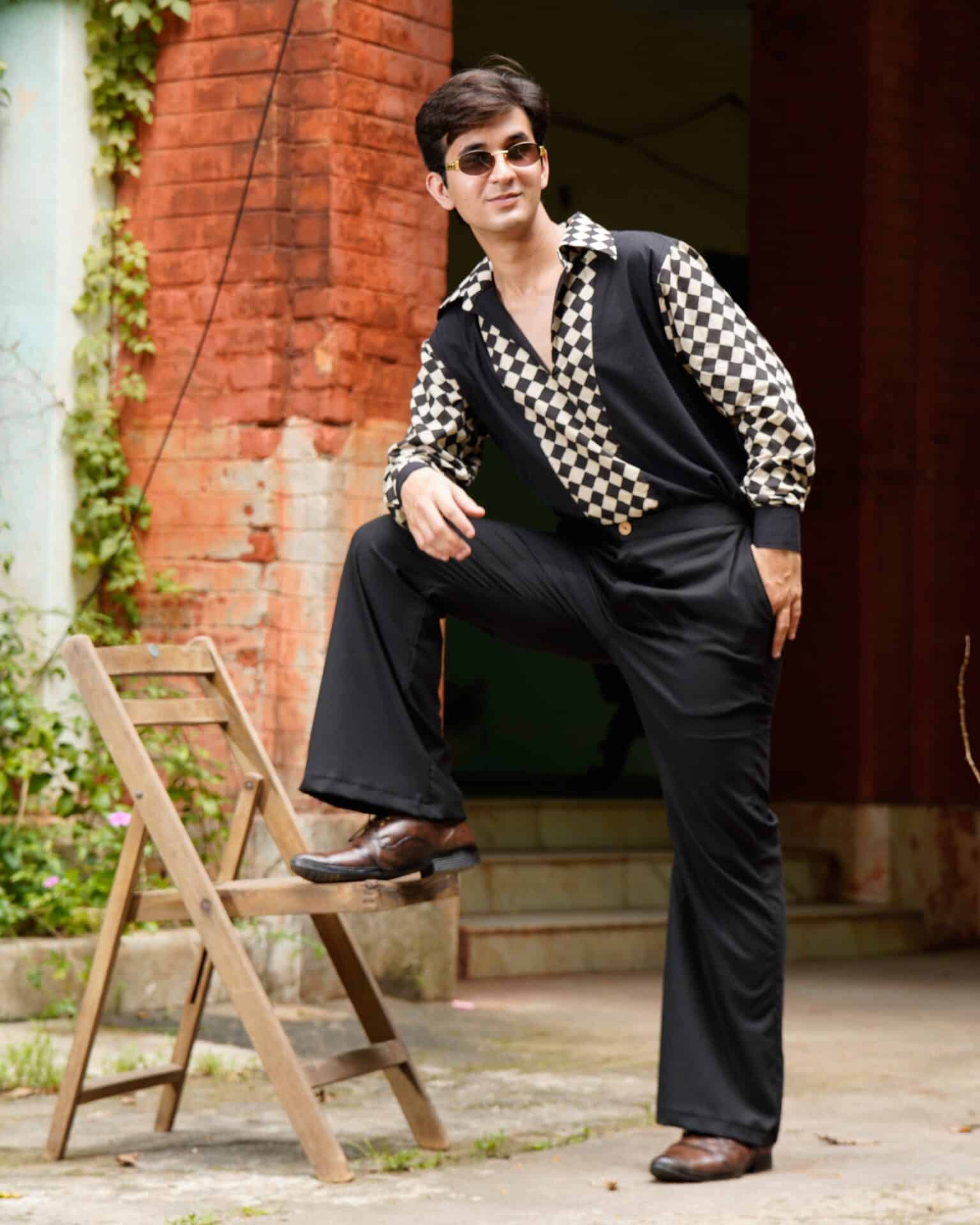 Black Loma Retro Shirt Secondary image