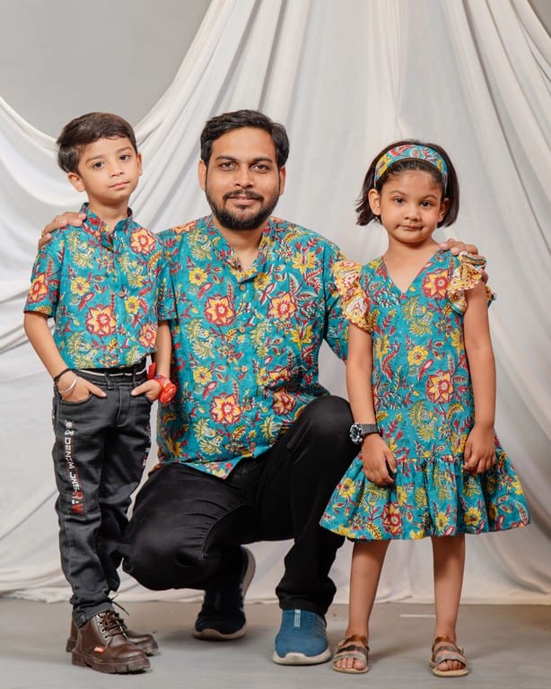 Turquoise Lily Frill Father Kid Twining