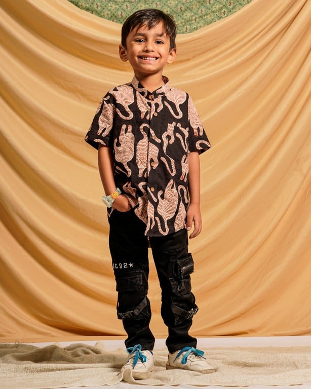 Black Kitty Kids Shirt Main image