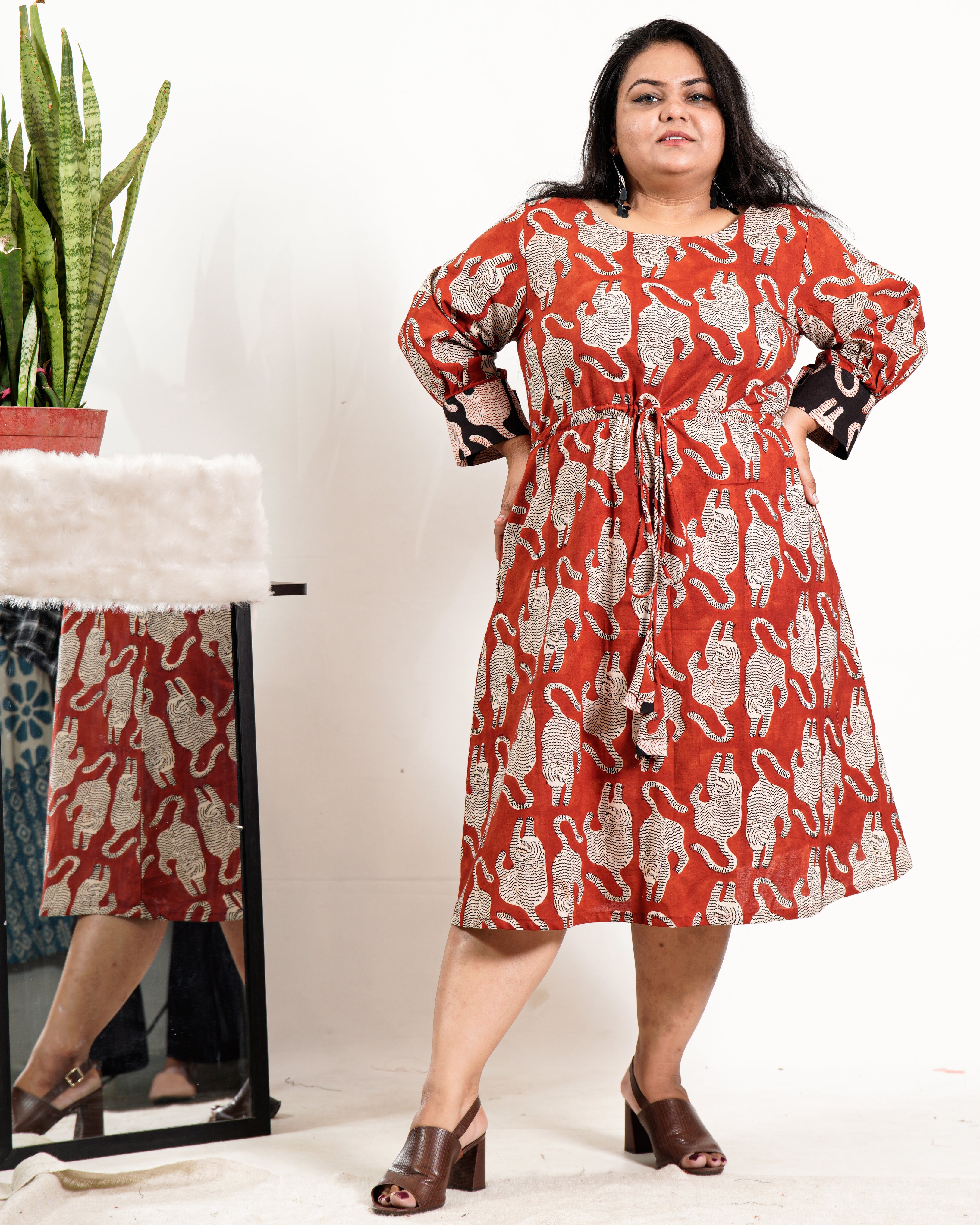 Red Kitty Shoal Plus Size Outfits Secondary image