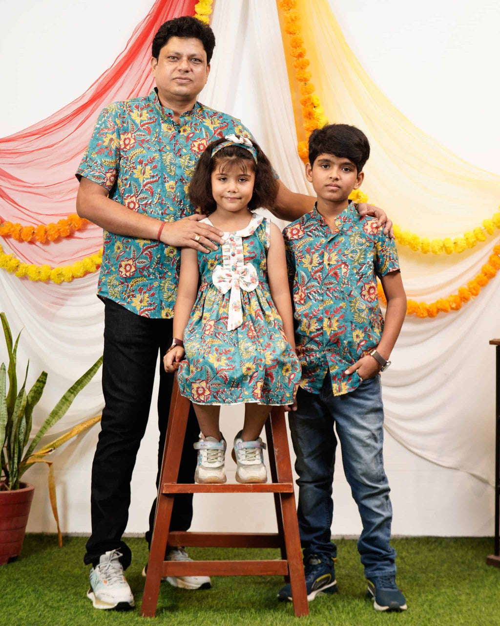 Turquoise Lily Father Kid Twining
