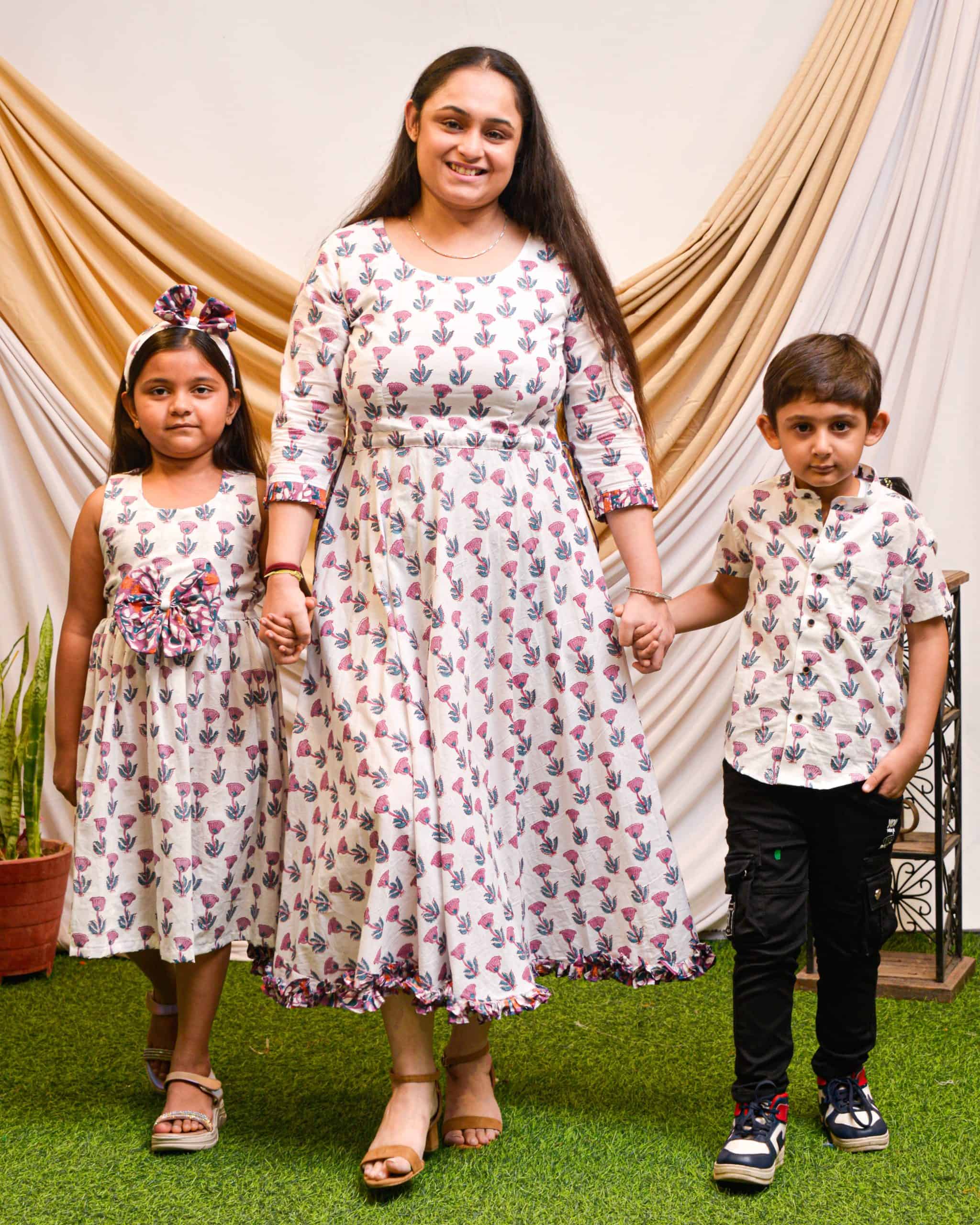 MoonStone White Mother Kids Twinning Main image