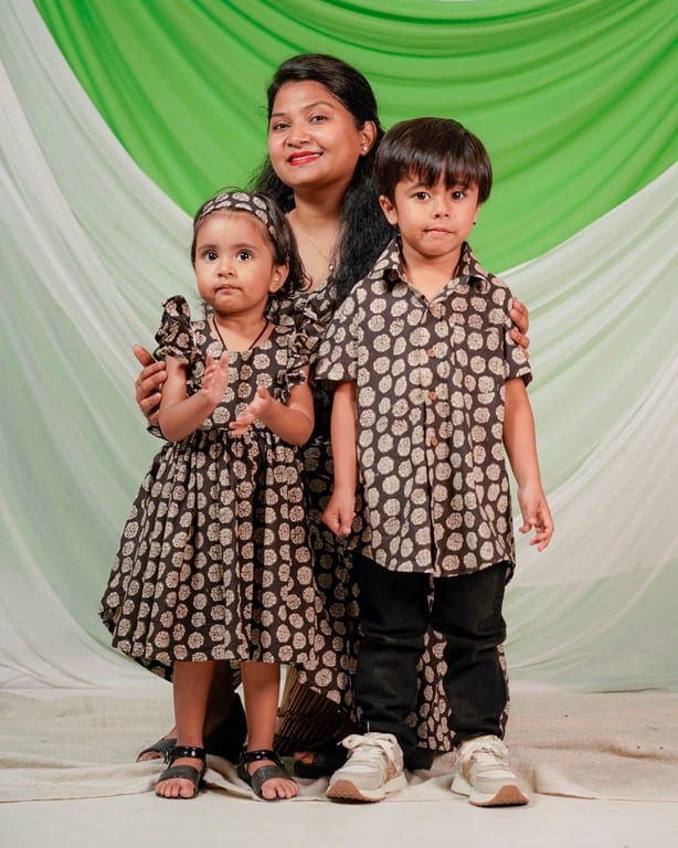 Black Floral Mom Kid Twinning Secondary image
