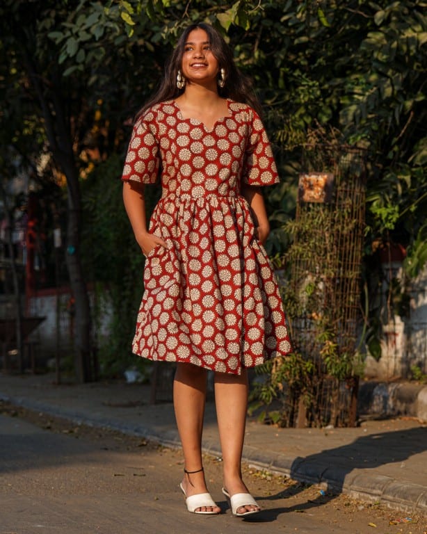 Rosy Vine Short Maternity Dress Secondary image
