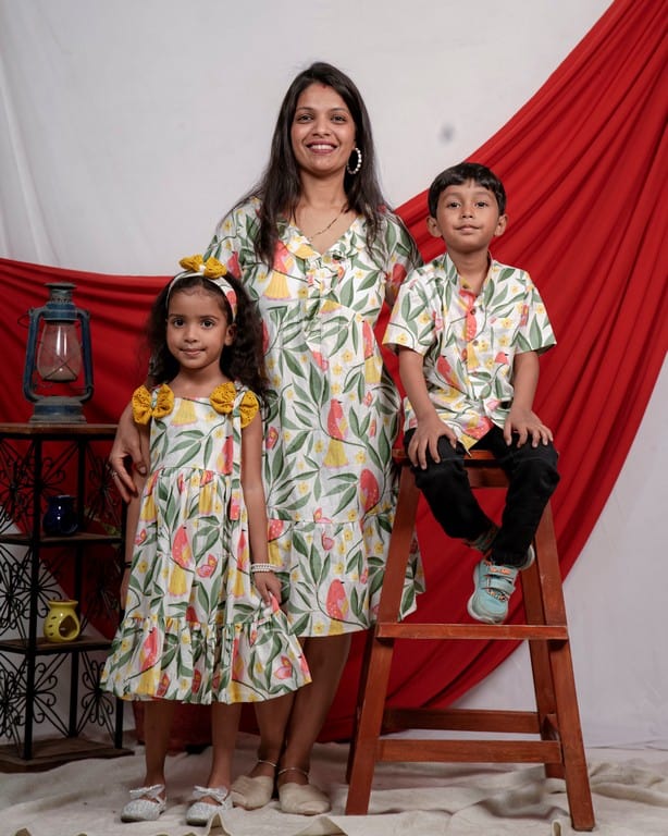 White Bird Short Mom Kid Twinning Main image