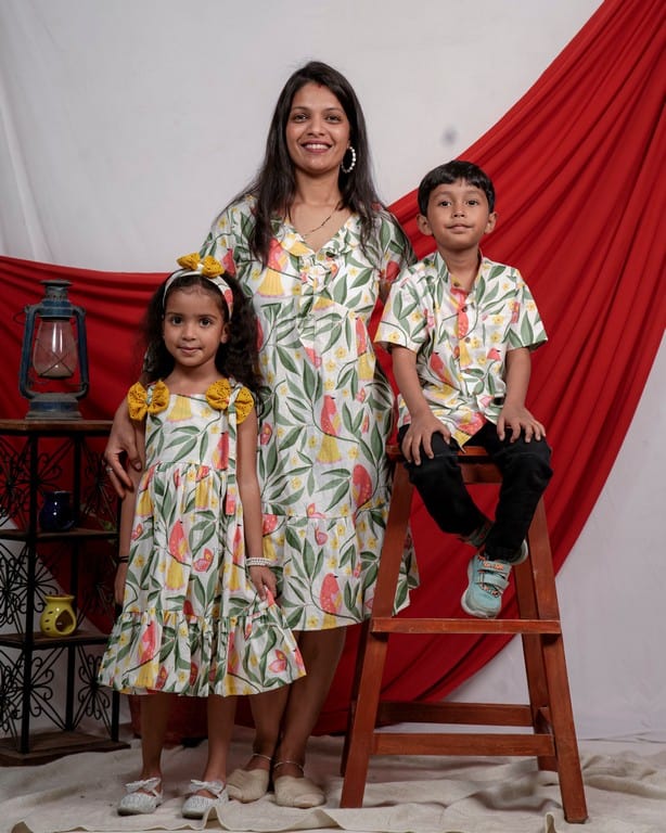 White Bird Short Mom Kid Twinning Secondary image