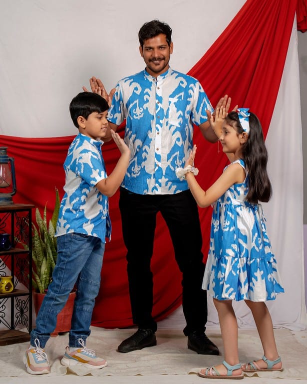 Blue Lisa Father Kid Twining