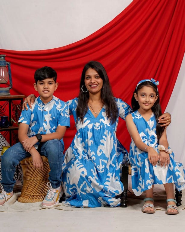 Blue Lisa Mom Kid Twinning Secondary image