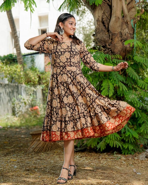 Queen black frill Dress