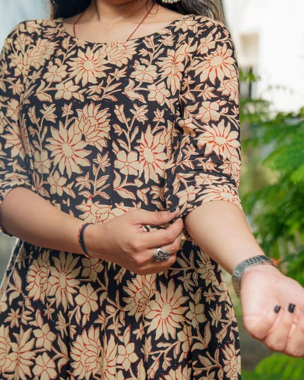 Queen black frill Dress