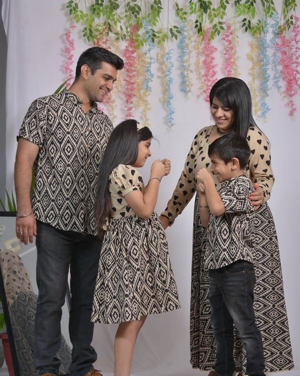 Cinnamon Black Whirl Family Set