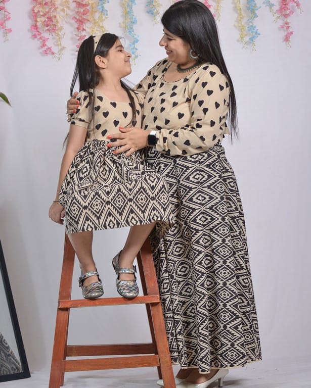 Cinnamon Black Whirl Mother Daughter Twinning