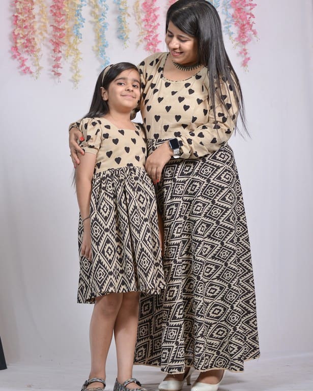 Cinnamon Black Whirl Mother Daughter Twinning