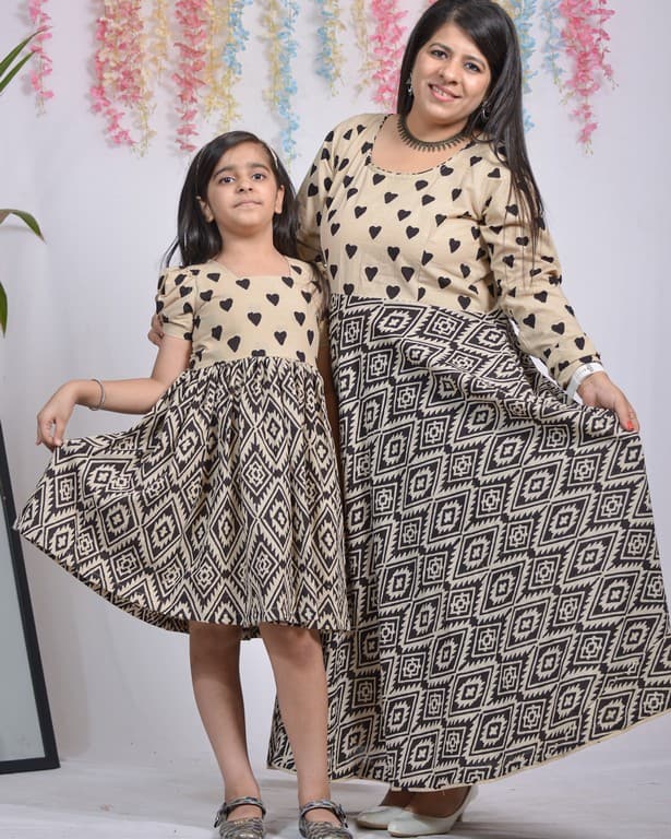Cinnamon Black Whirl Mother Daughter Twinning
