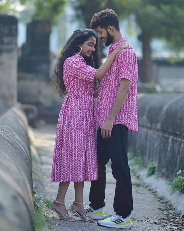 Leafing Pink Couple