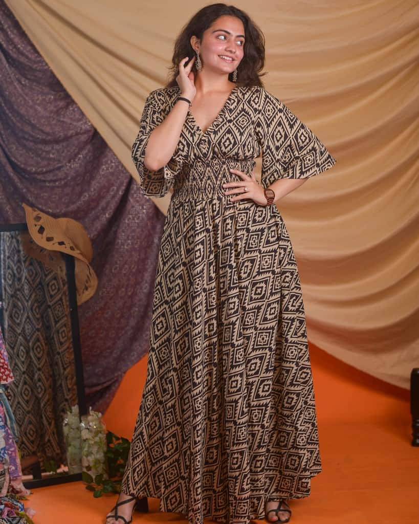 Cinnamon Black Slit Kirtle Dress Main image