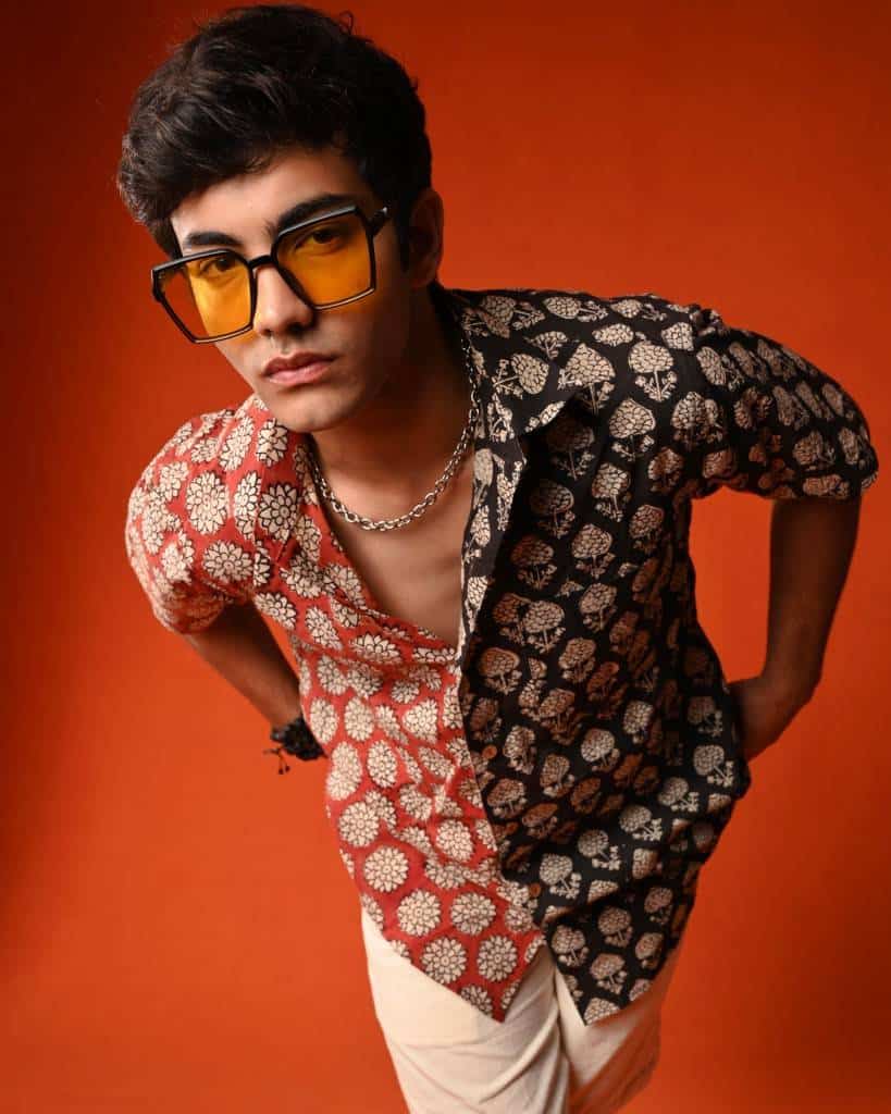 Rosy Noir Vine Shirt Main image