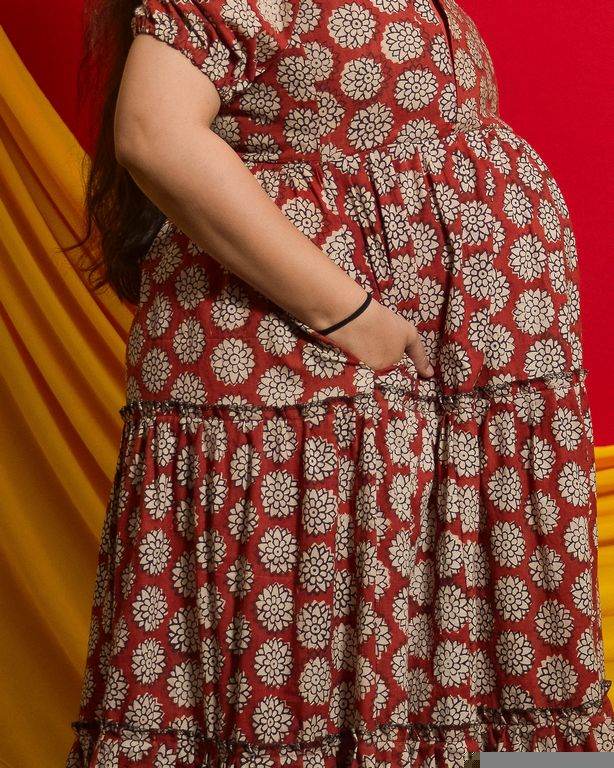 Rosy Vine Tiered Maternity Dress