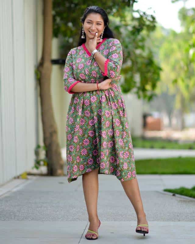 Spring Floral Ruched Nursing Kurti Secondary image