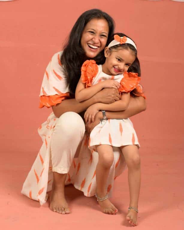 Willow White Mother Daughter Twinning