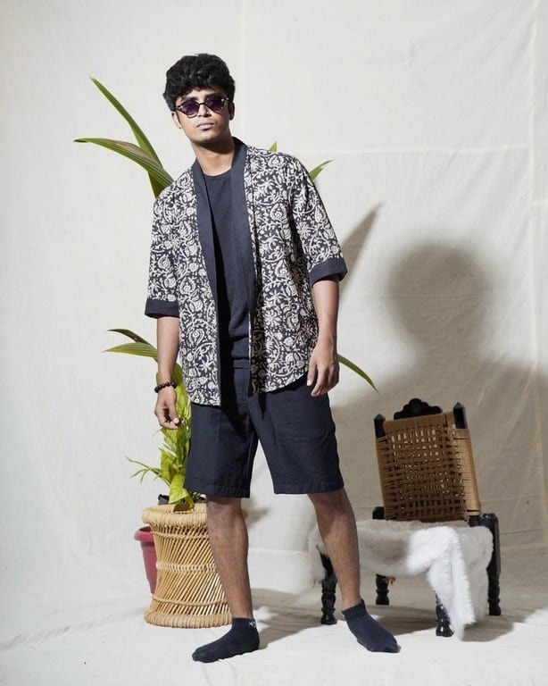 Blooming black kimono Main image