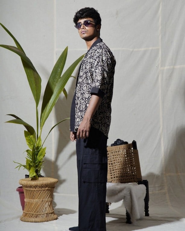 Blooming black kimono