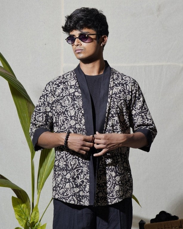 Blooming black kimono