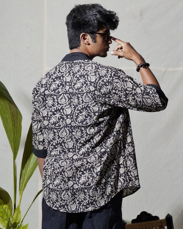 Blooming black kimono