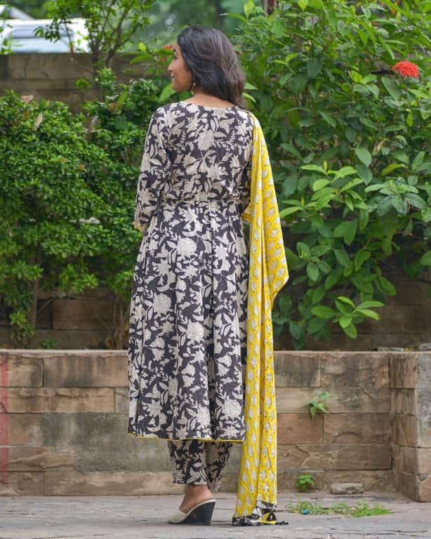 Noir Vine Angrakha Set