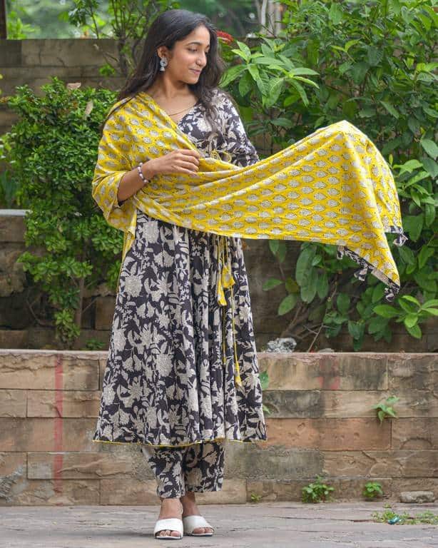 Noir Vine Angrakha Set