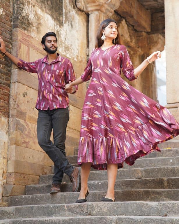 Maroon Panache Couple Secondary image
