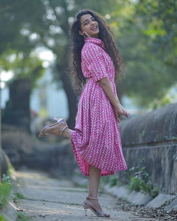 Leafing Pink Front Button Openable With Belt