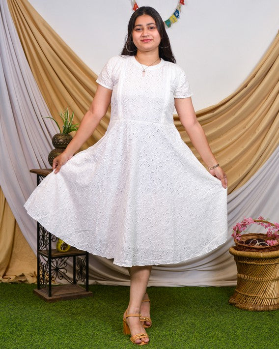 White Daisy Cutwork Nursing Dress Secondary image