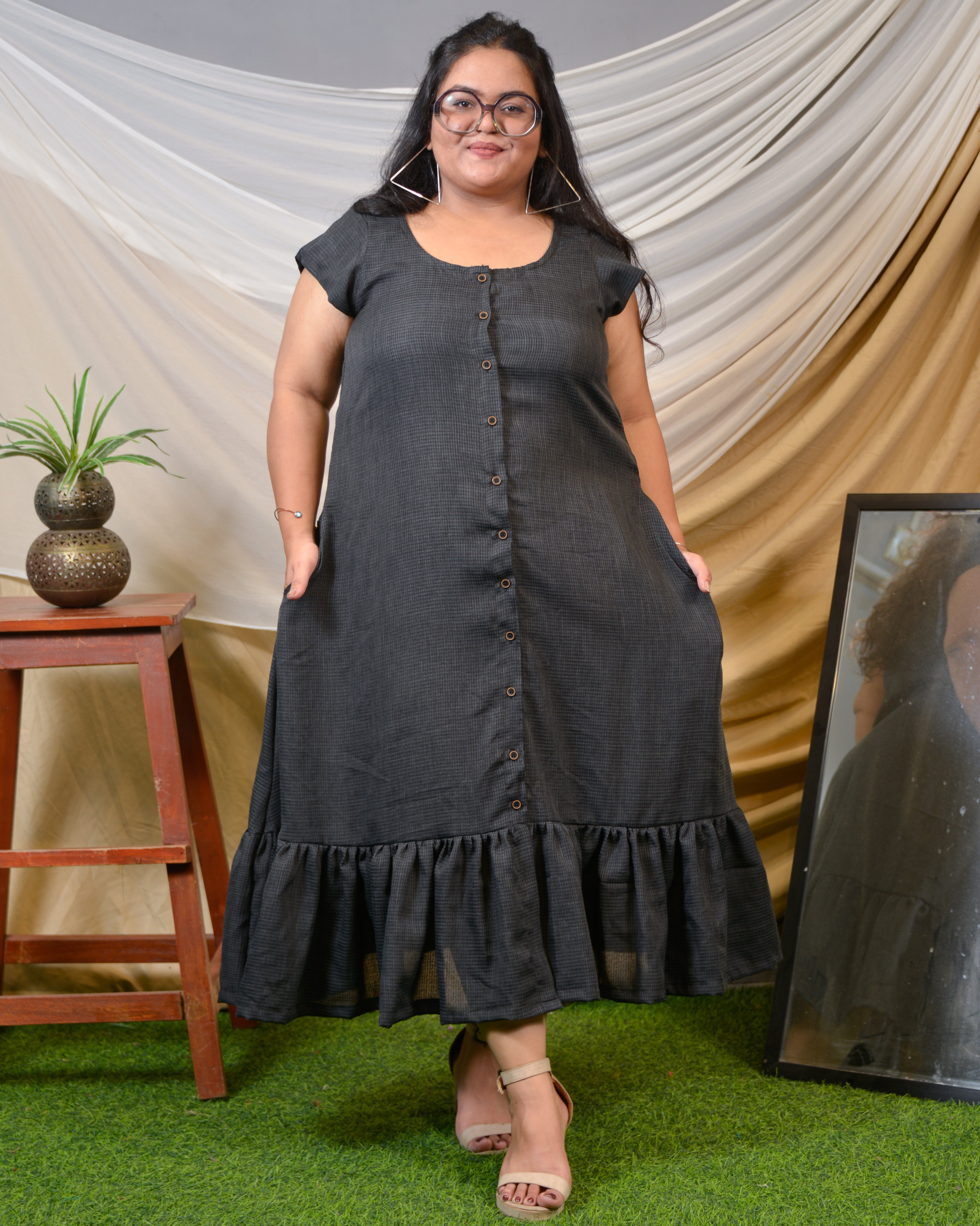 Grey Checkered Plus Size Dress Secondary image