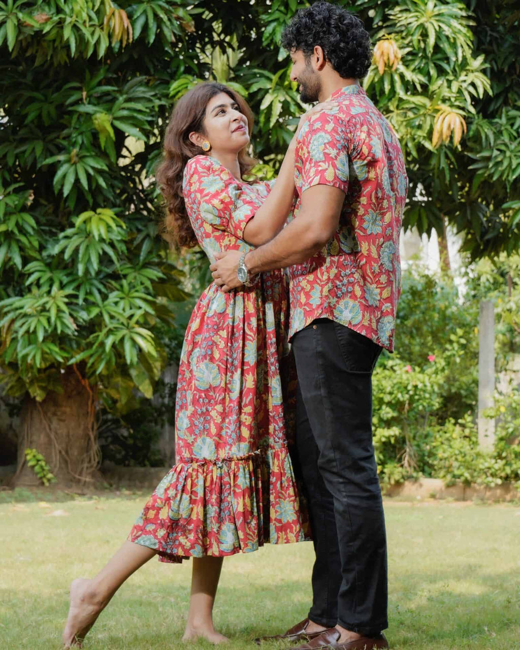Leafing Red Floral Couple Set