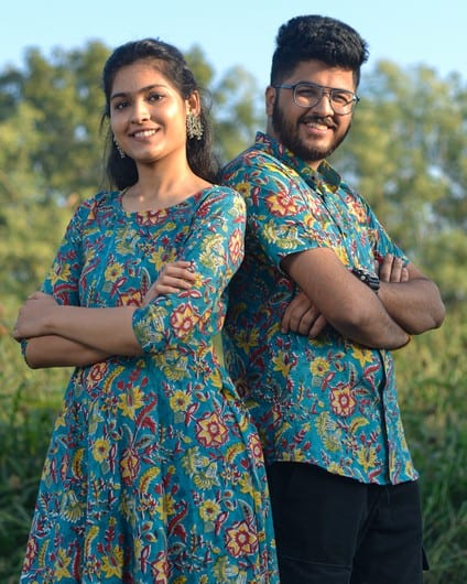 Turquoise Floral Frill Couple