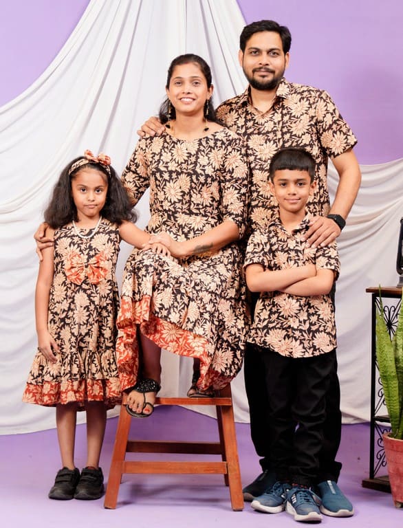 Queen Black Frill Family Set