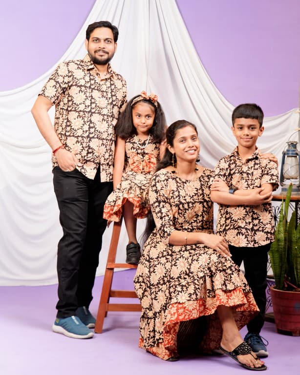Queen Black Frill Family Set
