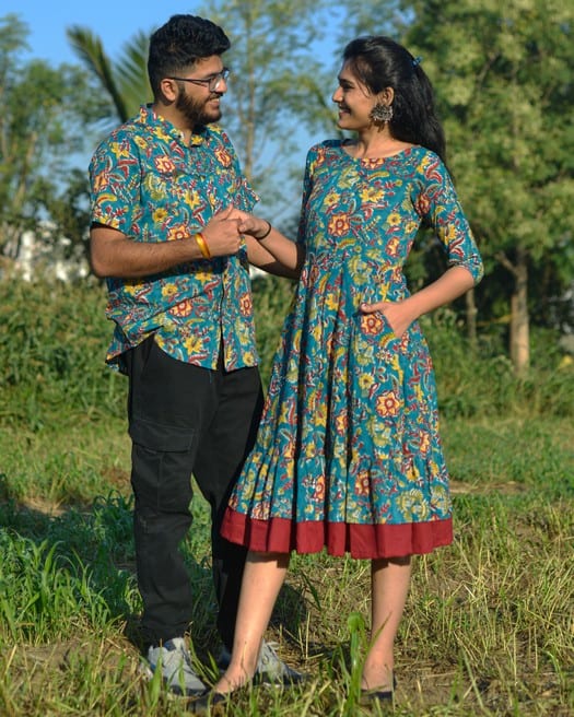 Turquoise Floral Frill Couple