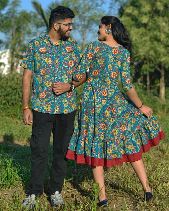 Turquoise Floral Frill Couple