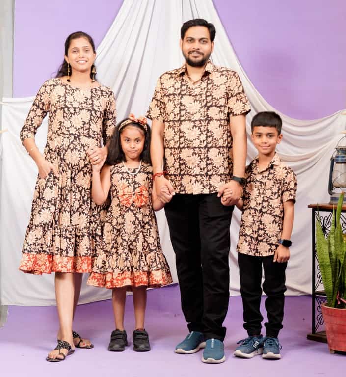 Queen Black Frill Family Set