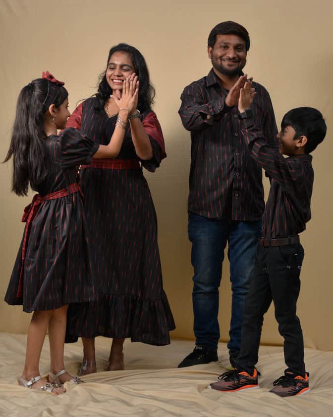Black Diverting Threads Family Set