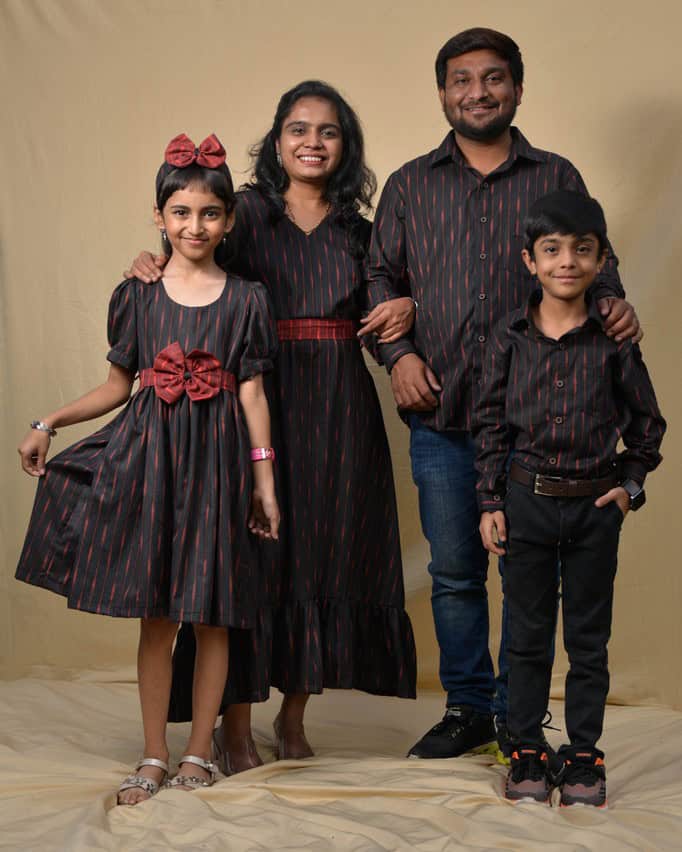 Black Diverting Threads Family Set