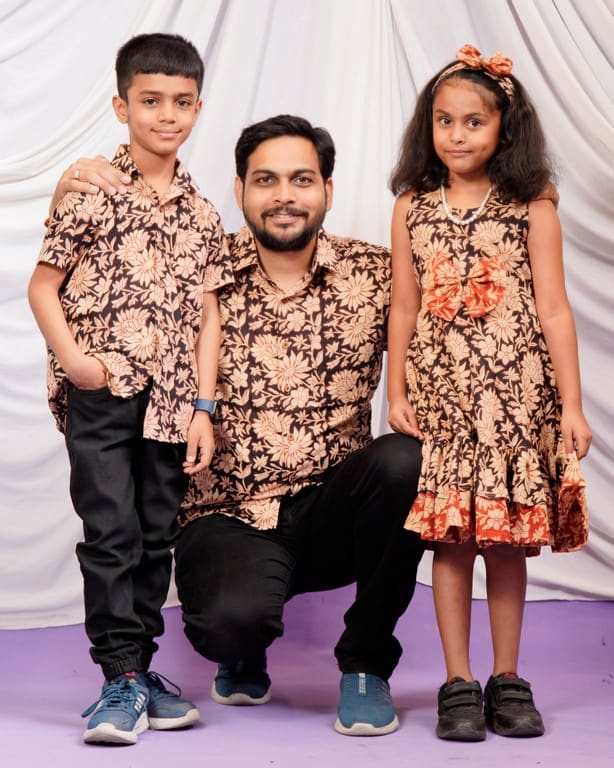 Queen Black Frill Father Kid Twining