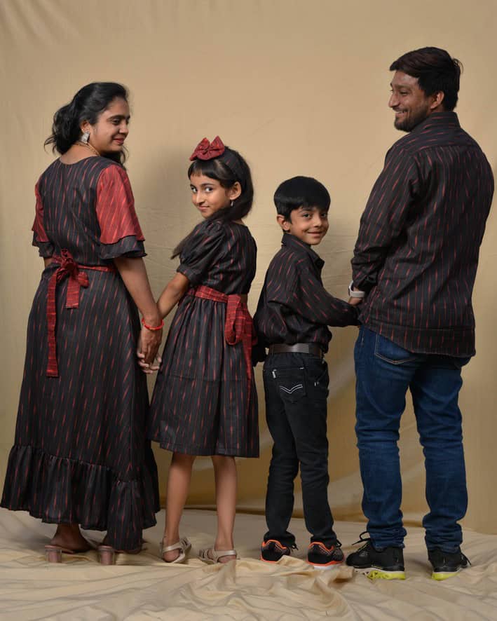 Black Diverting Threads Family Set