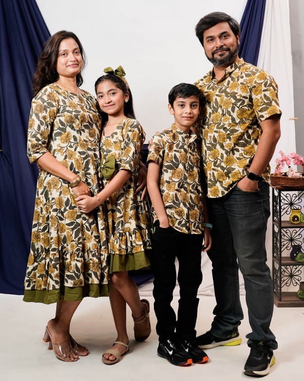Yellow Cannas Frill Family Set Main image