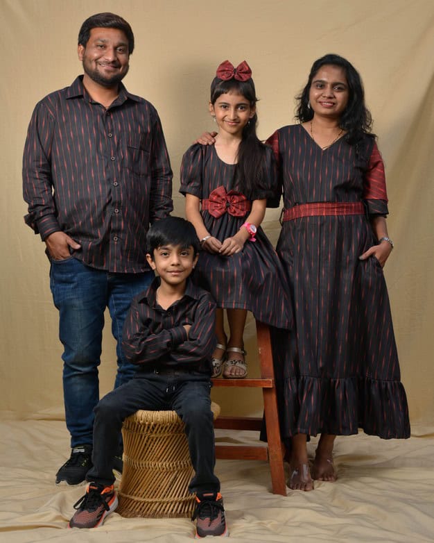 Black Diverting Threads Family Set